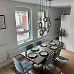 Traumlage! 3-etagen Direkt Im Zentrum *