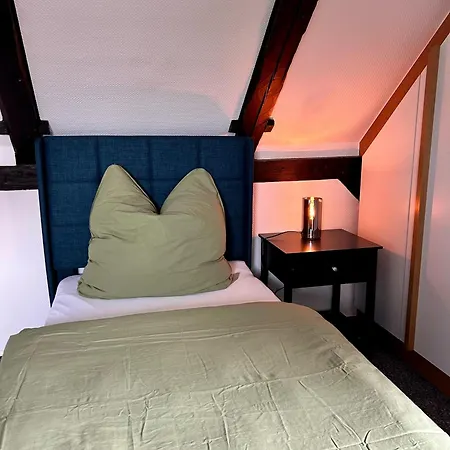 Ueber 3-etagen Genau Im Zentrum! Apartment Neumuenster