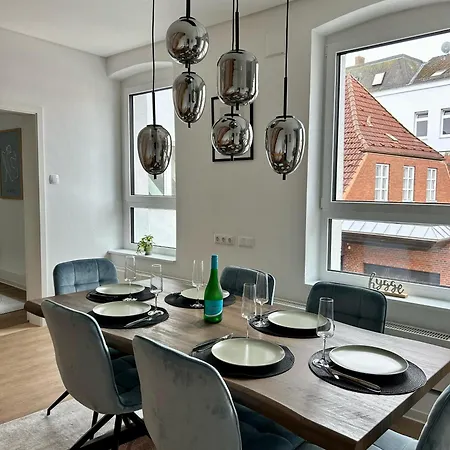 Exklusives über 3 Etagen Mitten Im Zentrum Neumünster