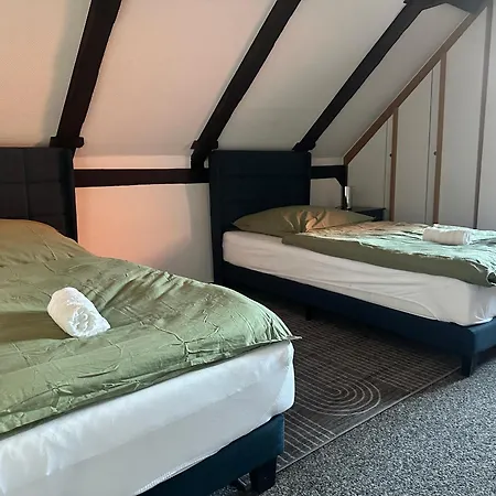 Exklusives Ueber 3 Etagen Mitten Im Zentrum דירה